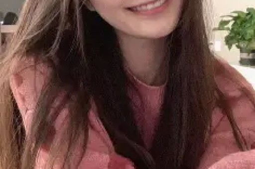 两人搭建“吃瓜”微信群散播大量“八卦”信息，官方辟谣后仍转发虚假信息，双双获刑