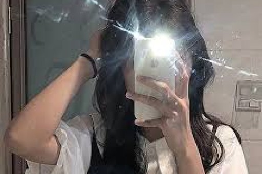 迪丽热巴陈飞宇恋情曝光？同款手链、疑似同居、陈红在线吃瓜，全网炸锅了！